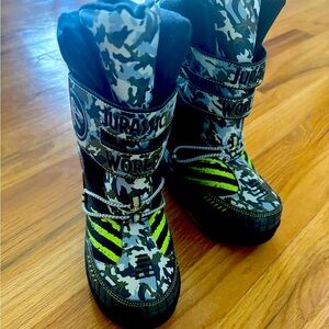 Jurassic world snow boots size 13